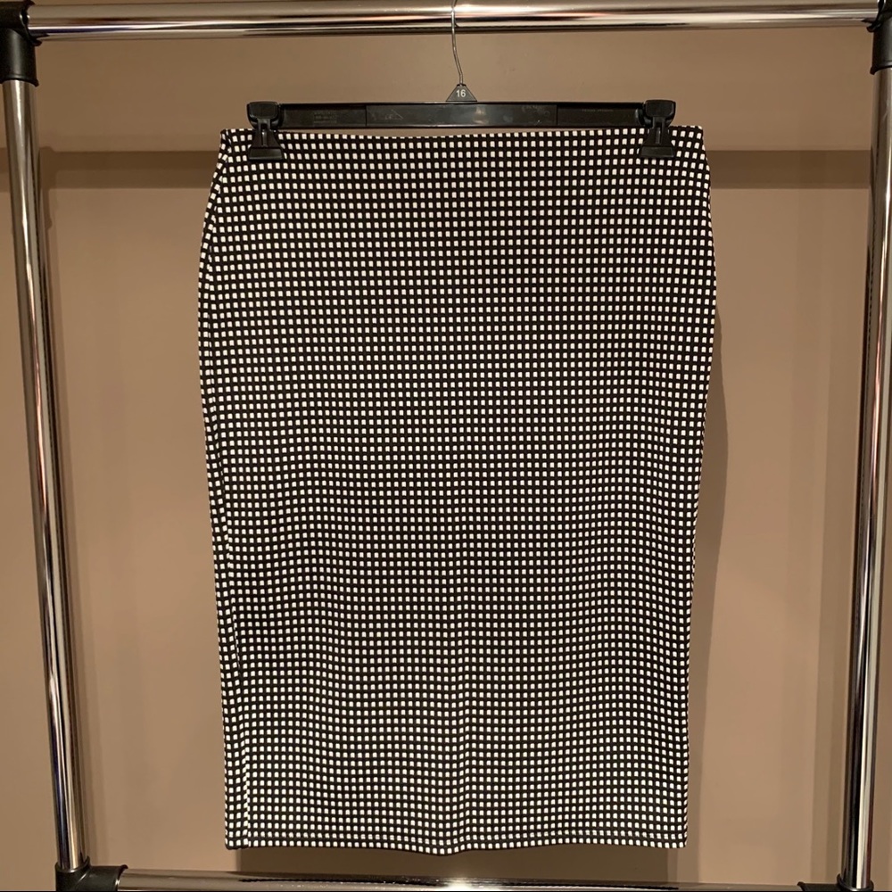 Old Navy Knee Length Pencil Skirt - Size Large
